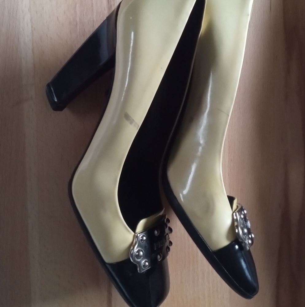 Prada Yellow/Black Patent Leather Logo Silver Plaque Square Toe Pumps Size 37 - Picture 7 of 8